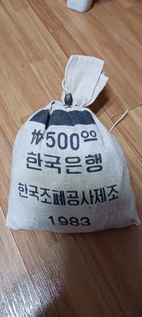 1983년  1원 미사용 한국은행 관봉자루 (500개)입니다